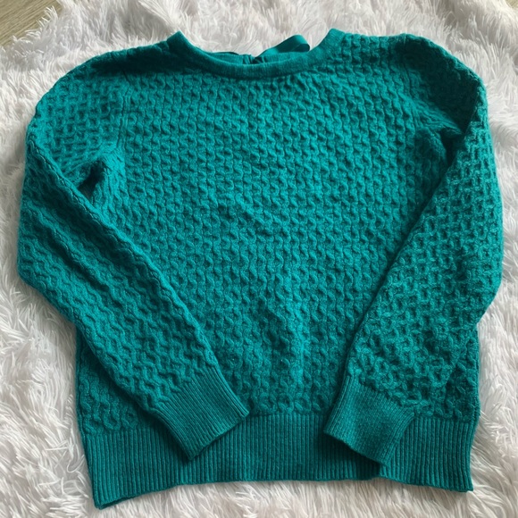 Beautiful Sweater With Bow Accent On Back ✨ - Picture 2 of 3